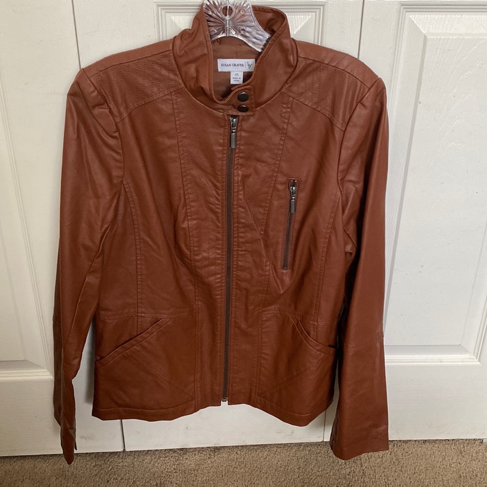 Women’s faux leather jacket.  Brand new…so smart. XS